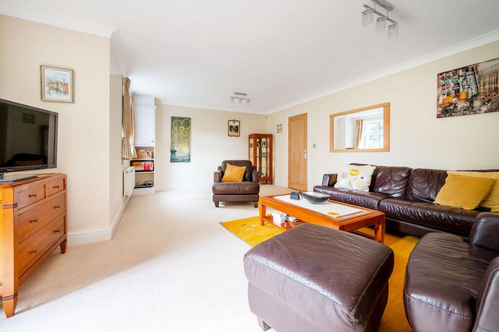 2 bed 1st Floor Flat for rent in Guildford. From Foxtons - Guildford