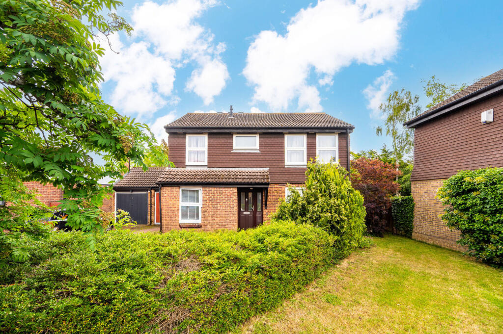 4 bed Detached for rent in Guildford. From Foxtons - Guildford 4 bed Detached for rent in Guildford. From Foxtons - Guildford