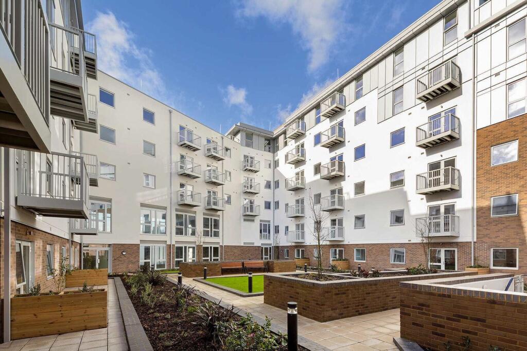 2 bed 1st Floor Flat for rent in Guildford. From Foxtons - Guildford