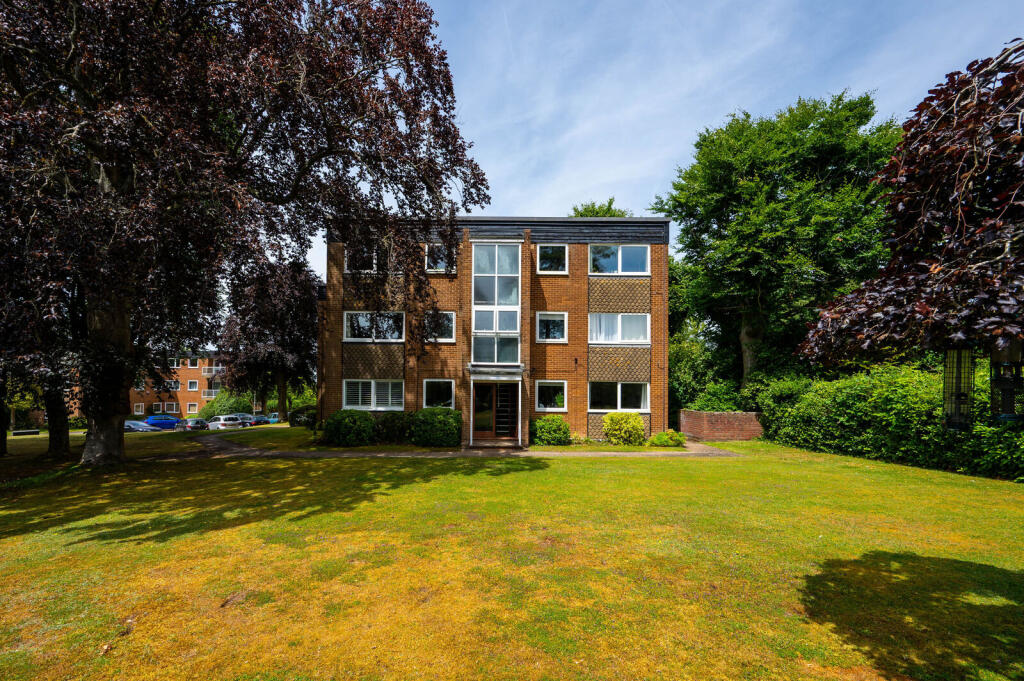 1 bed 1st Floor Flat for rent in Guildford. From Foxtons - Guildford
