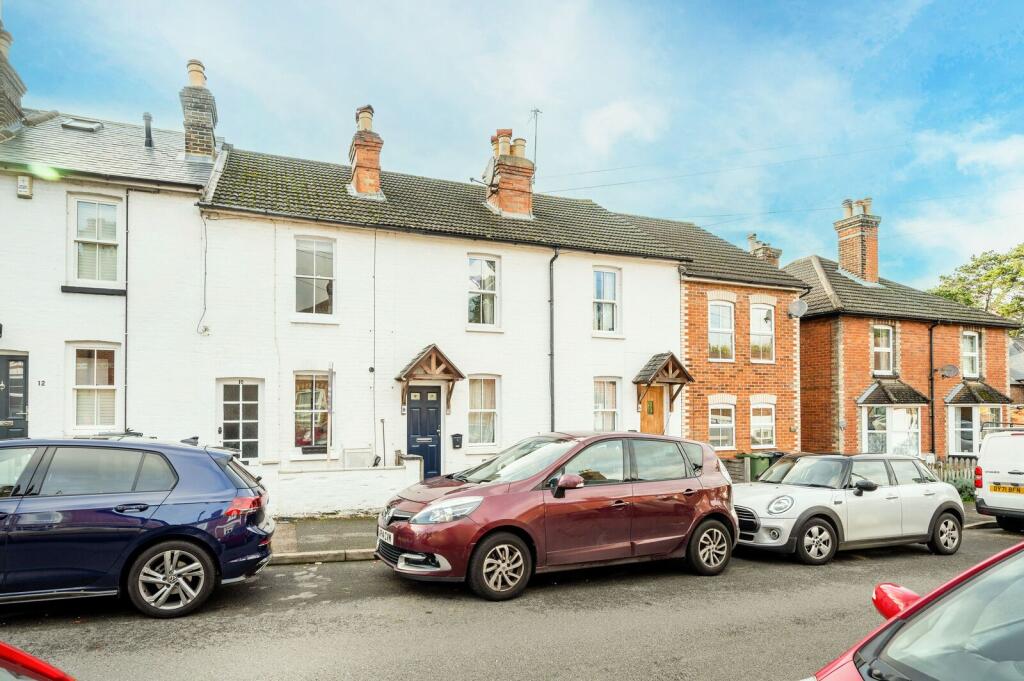 2 bed Mid Terraced House for rent in Guildford. From Foxtons - Guildford 2 bed Mid Terraced House for rent in Guildford. From Foxtons - Guildford