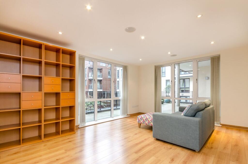 2 bed 1st Floor Flat for rent in Guildford. From Foxtons - Guildford