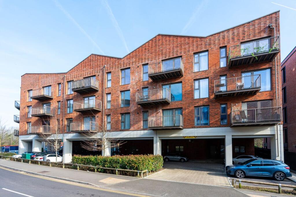 2 bed 1st Floor Flat for rent in Guildford. From Foxtons - Guildford 2 bed 1st Floor Flat for rent in Guildford. From Foxtons - Guildford