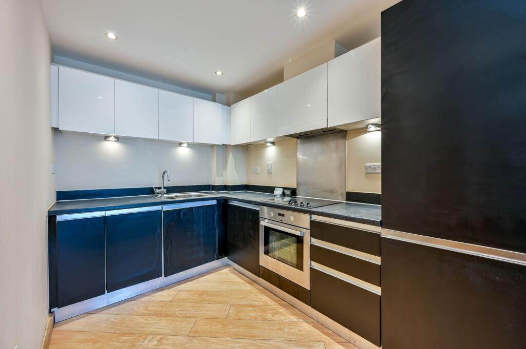 2 bed 1st Floor Flat for rent in Guildford. From Foxtons - Guildford