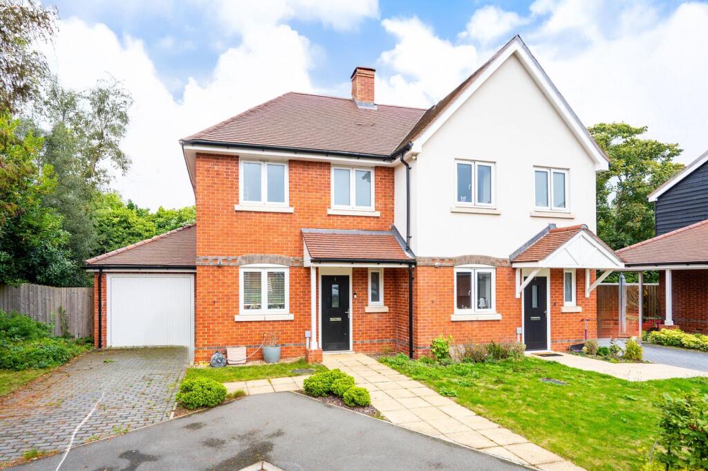 3 bed Semi Detached for rent in Guildford. From Foxtons - Guildford 3 bed Semi Detached for rent in Guildford. From Foxtons - Guildford