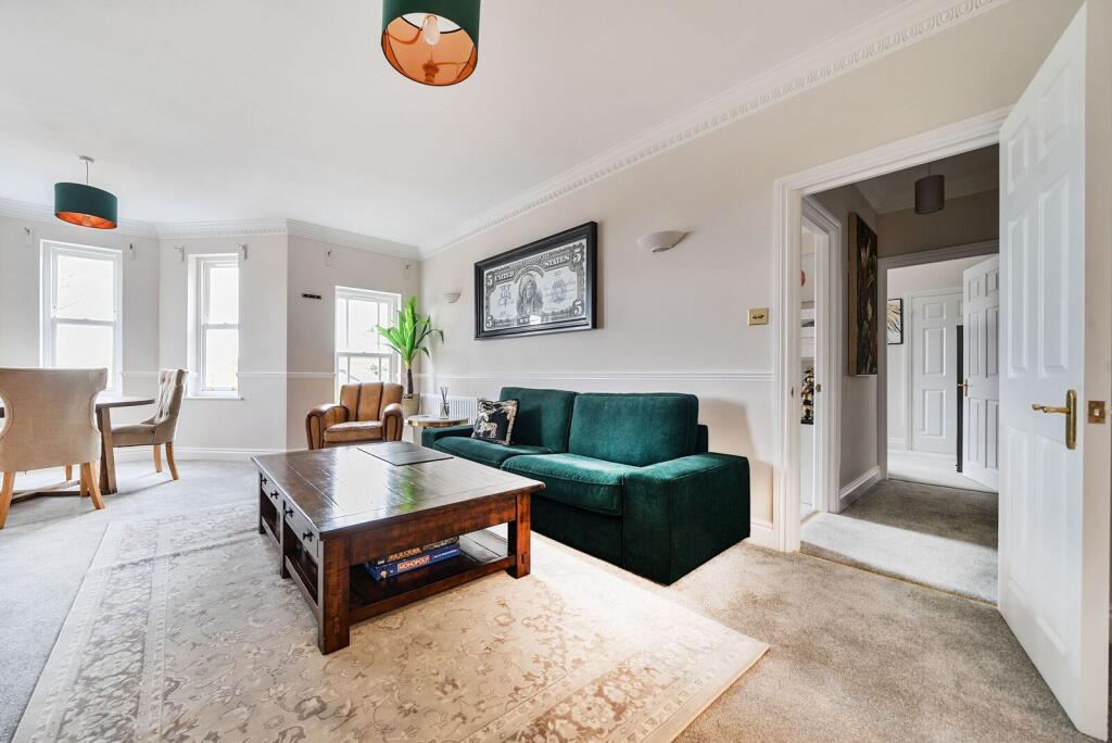 2 bed 1st Floor Flat for rent in Guildford. From Foxtons - Guildford