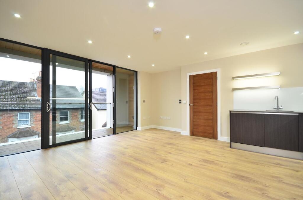 2 bed 1st Floor Flat for rent in Guildford. From Foxtons - Guildford