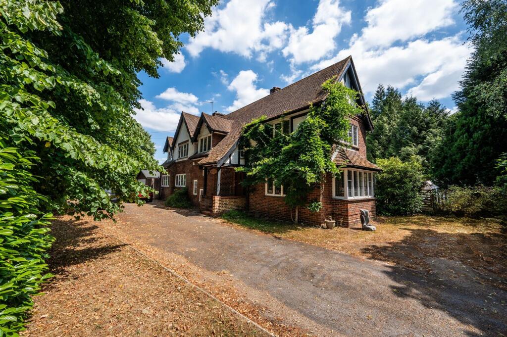 5 bed Detached for rent in Guildford. From Foxtons - Guildford 5 bed Detached for rent in Guildford. From Foxtons - Guildford