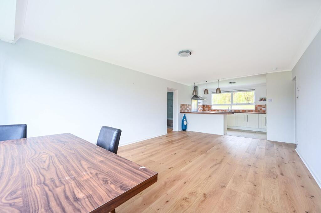 3 bed 1st Floor Flat for rent in Guildford. From Foxtons - Guildford