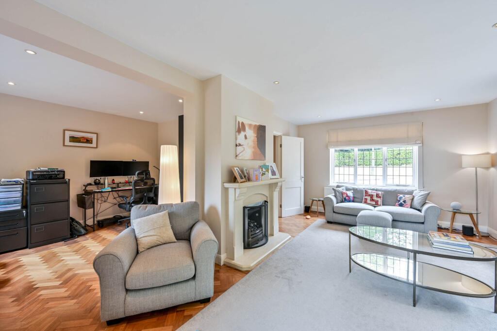 4 bed Detached for rent in Guildford. From Foxtons - Guildford