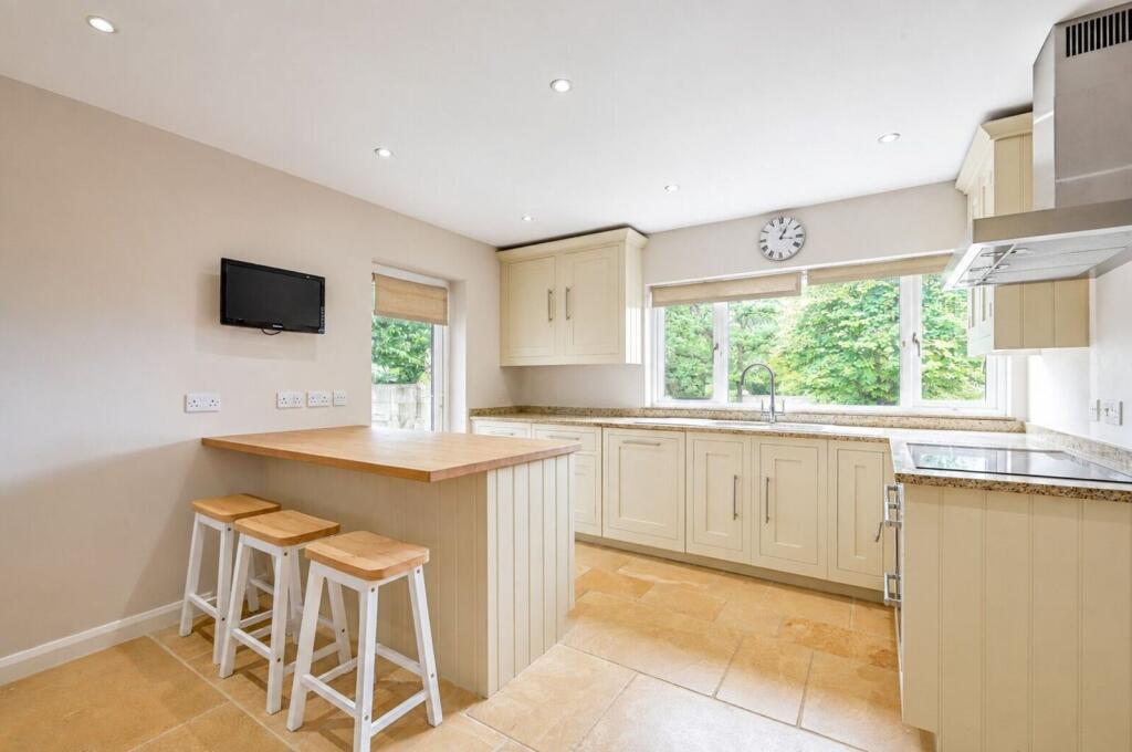 4 bed Detached for rent in Guildford. From Foxtons - Guildford