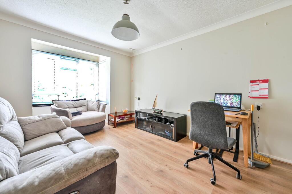 1 bed 1st Floor Flat for rent in Guildford. From Foxtons - Guildford