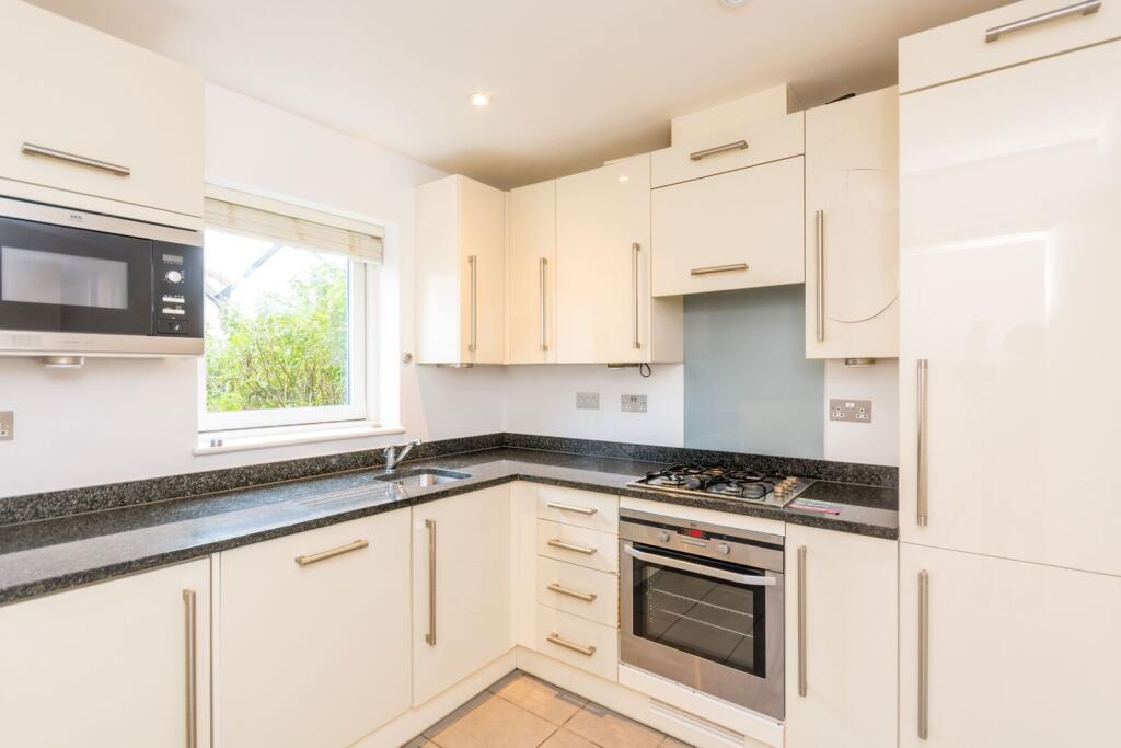 3 bed Semi Detached for rent in Guildford. From Foxtons - Guildford 3 bed Semi Detached for rent in Guildford. From Foxtons - Guildford