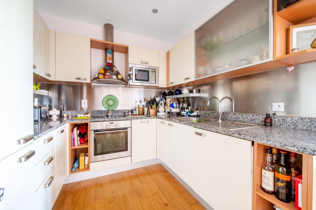 3 bed 1st Floor Flat for rent in Guildford. From Foxtons - Guildford