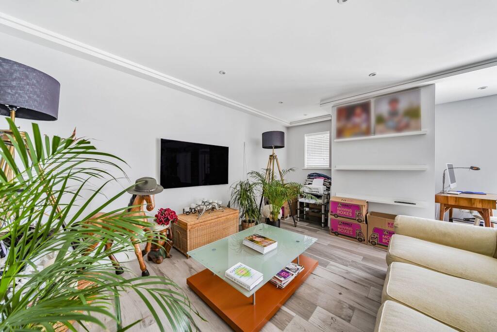 2 bed 1st Floor Flat for rent in Guildford. From Foxtons - Guildford