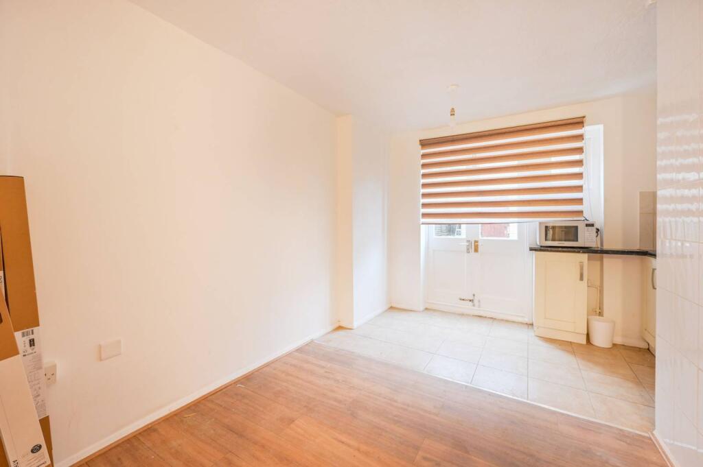 1 bed 1st Floor Flat for rent in London. From Foxtons - Hackney