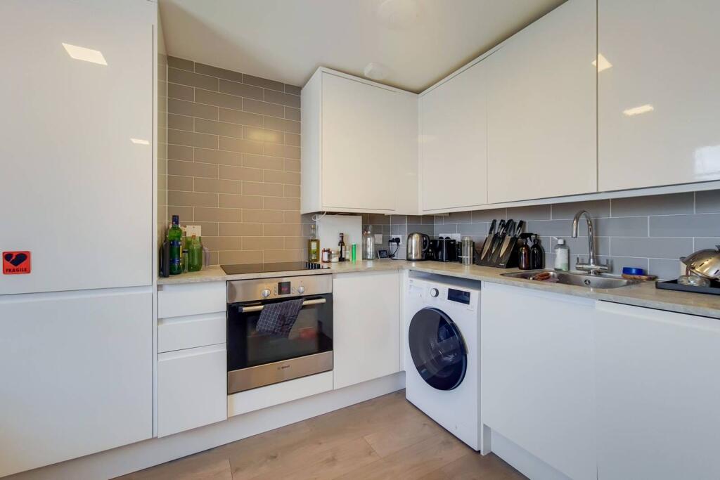 1 bed 1st Floor Flat for rent in London. From Foxtons - Hackney