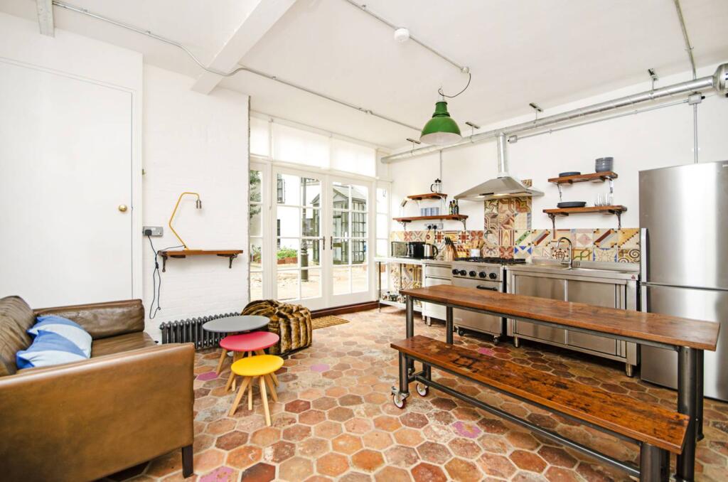 1 bed 1st Floor Flat for rent in London. From Foxtons - Hackney