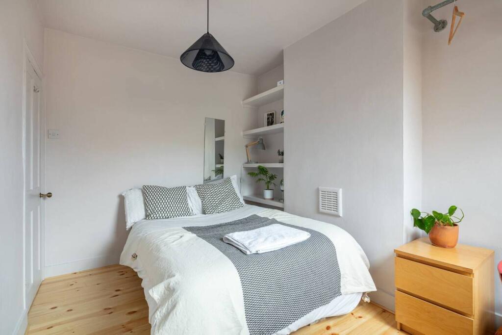 3 bed Detached for rent in London. From Foxtons - Hackney 3 bed Detached for rent in London. From Foxtons - Hackney