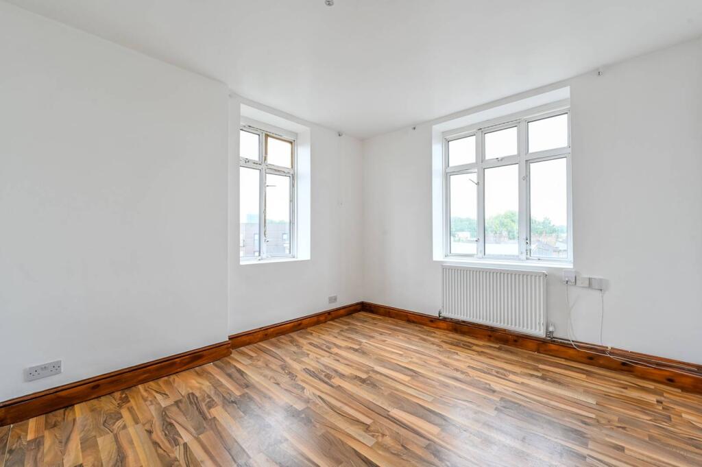 3 bed 1st Floor Flat for rent in Hackney. From Foxtons - Hackney