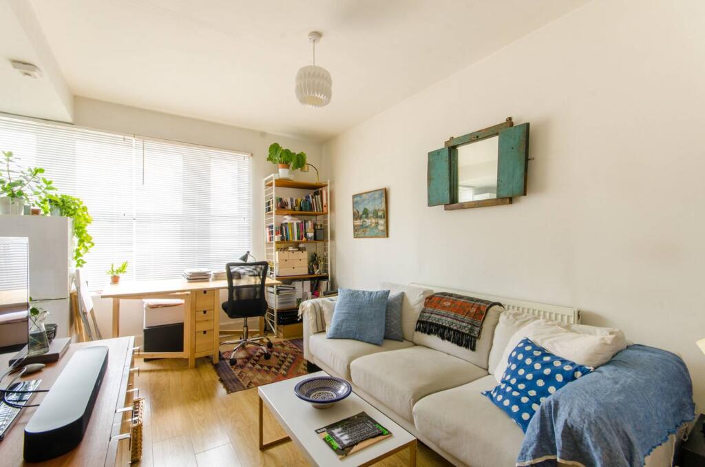 1 bed 1st Floor Flat for rent in Hackney. From Foxtons - Hackney