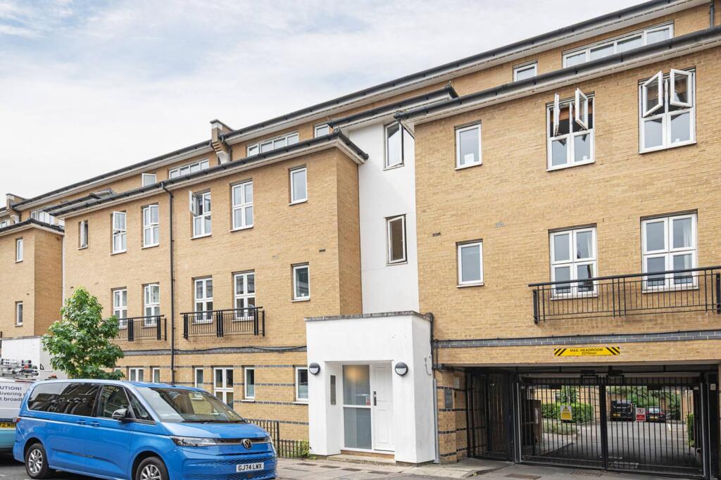 2 bed 1st Floor Flat for rent in Bethnal Green. From Foxtons - Hackney