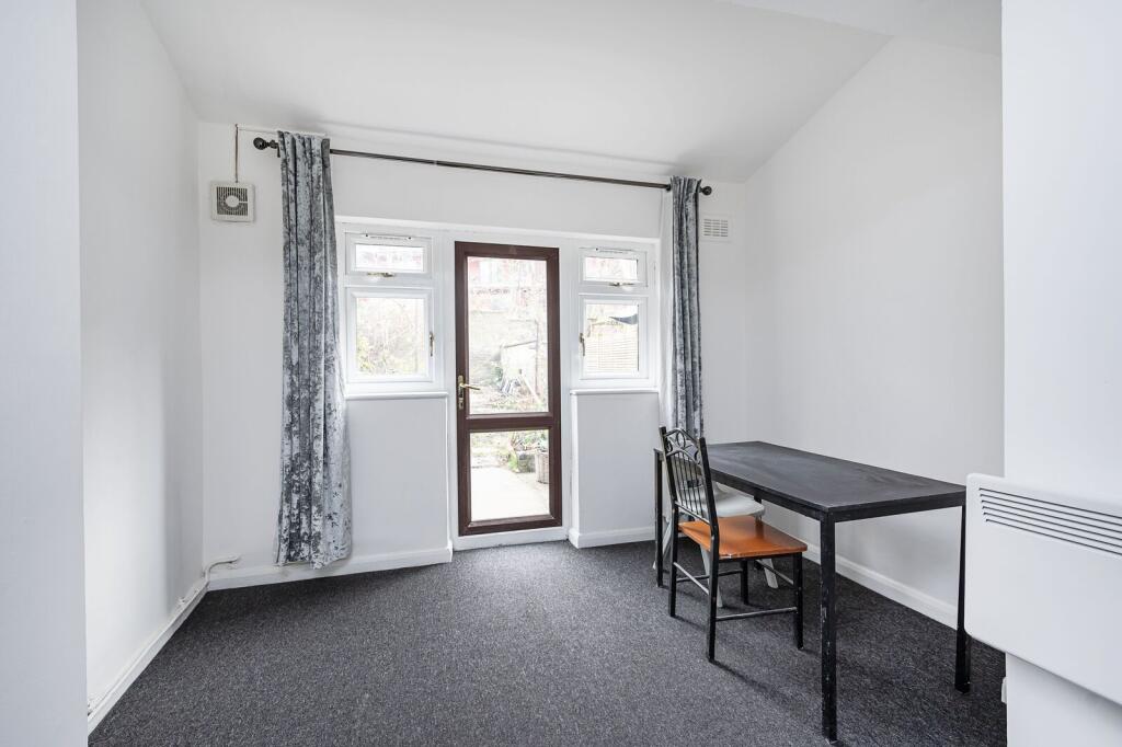 4 bed Studio for rent in London. From Foxtons - Hackney