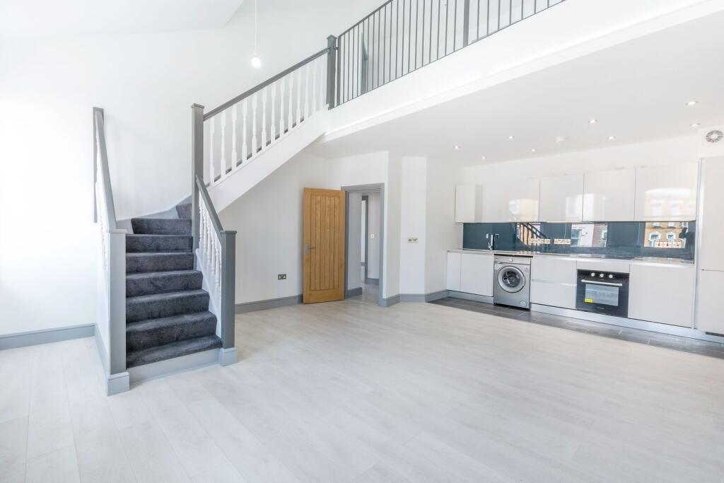 3 bed 1st Floor Flat for rent in Hackney. From Foxtons - Hackney