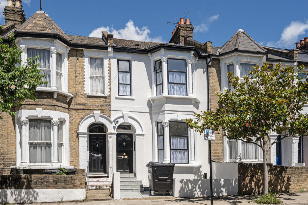 4 bed Studio for rent in Stoke Newington. From Foxtons - Hackney