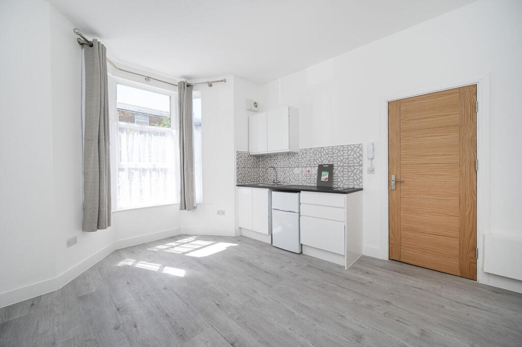 4 bed Studio for rent in Stoke Newington. From Foxtons - Hackney