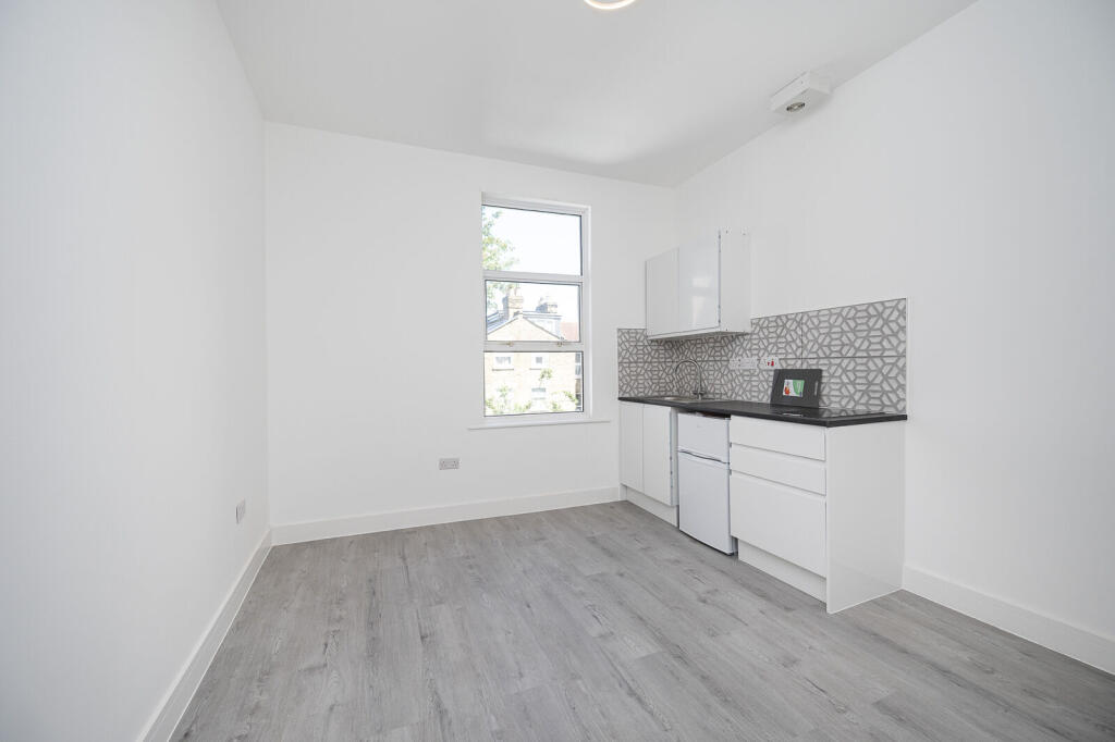 4 bed Studio for rent in Stoke Newington. From Foxtons - Hackney
