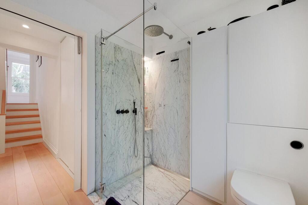 2 bed 1st Floor Flat for rent in Hackney. From Foxtons - Hackney