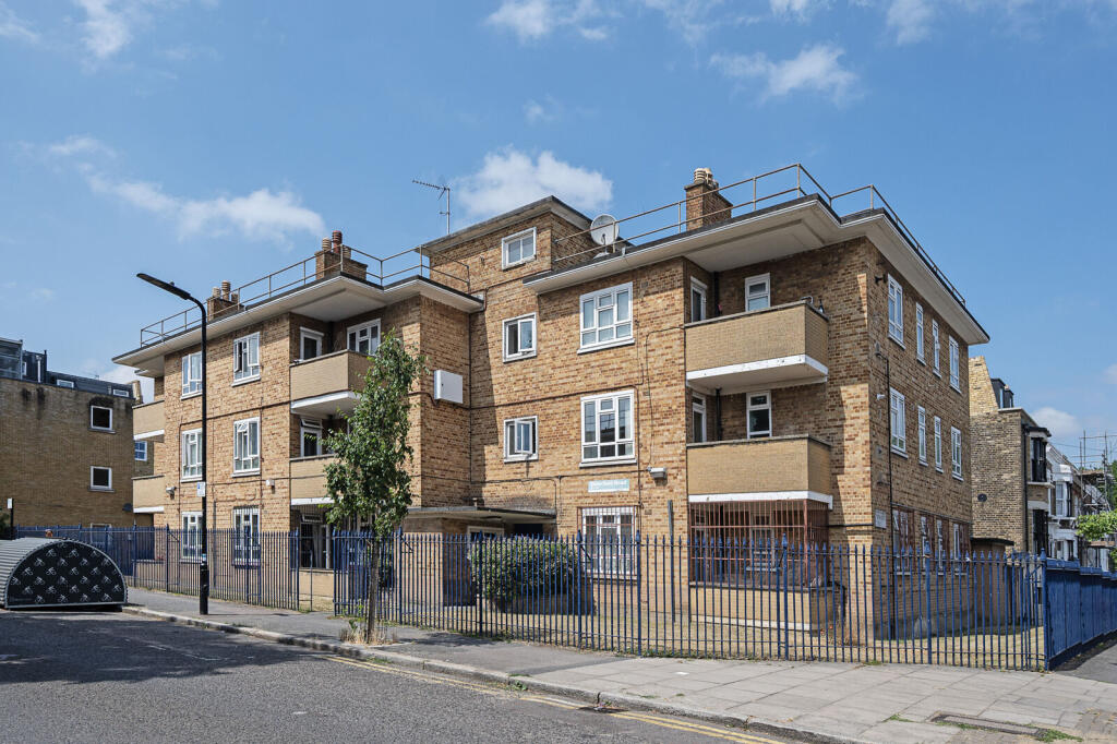 2 bed 1st Floor Flat for rent in Hackney. From Foxtons - Hackney
