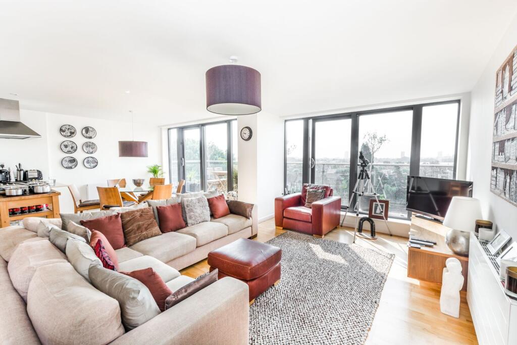 3 bed 1st Floor Flat for rent in Leyton. From Foxtons - Hackney 3 bed 1st Floor Flat for rent in Leyton. From Foxtons - Hackney
