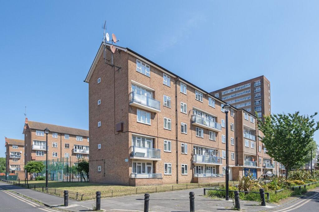1 bed 1st Floor Flat for rent in Hackney. From Foxtons - Hackney