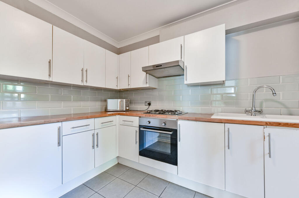5 bed Annexe for rent in Leyton. From Foxtons - Hackney