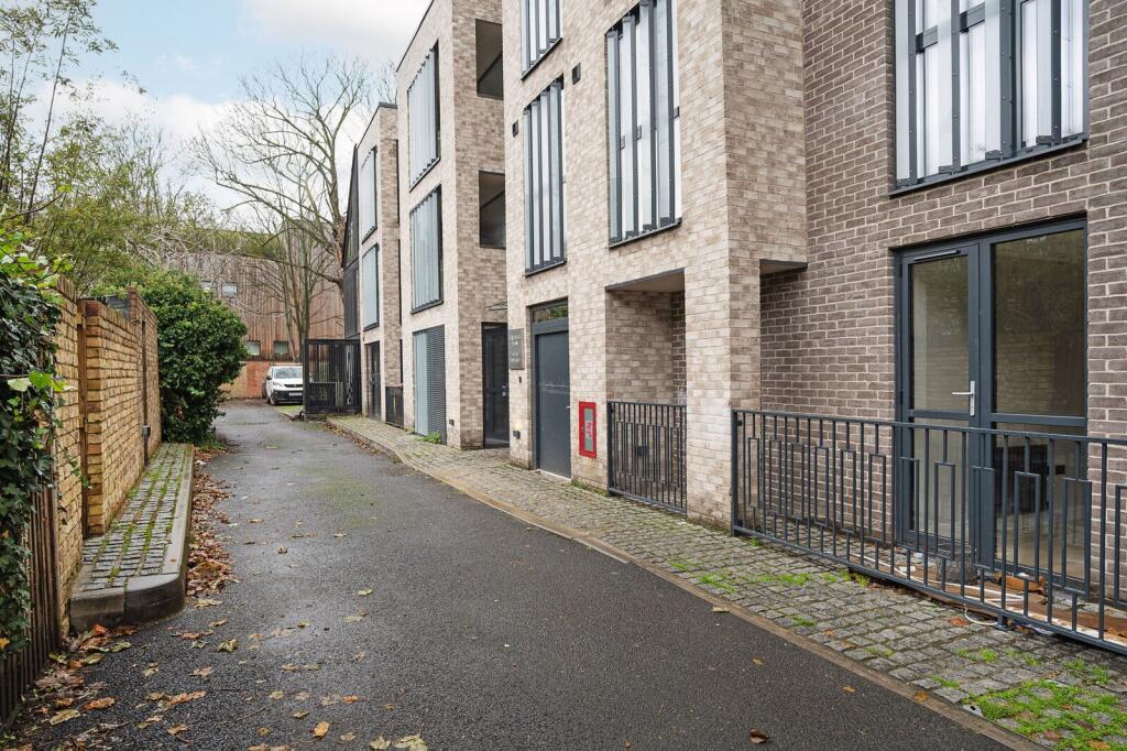 1 bed 1st Floor Flat for rent in Hackney. From Foxtons - Hackney