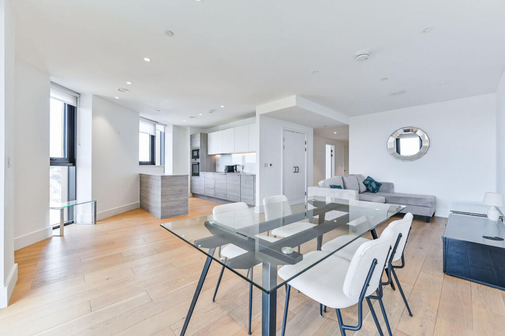 3 bed 1st Floor Flat for rent in London. From Foxtons - Hackney