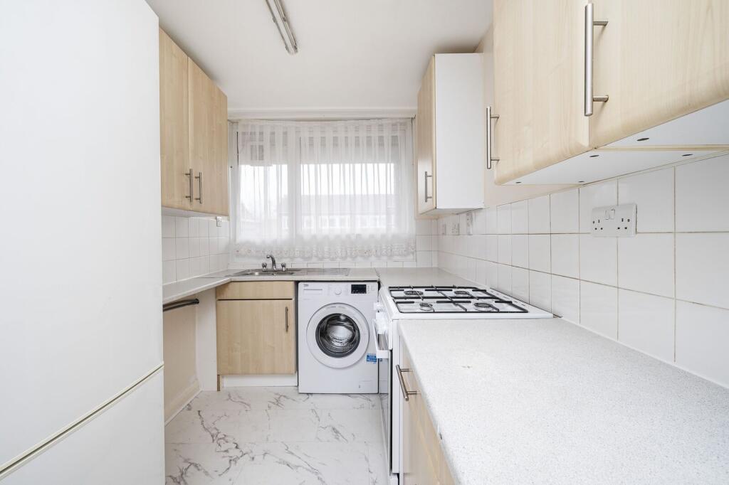 2 bed 1st Floor Flat for rent in Hackney. From Foxtons - Hackney