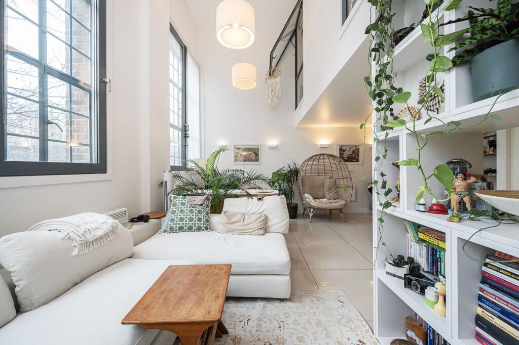 2 bed 1st Floor Flat for rent in Hackney. From Foxtons - Hackney