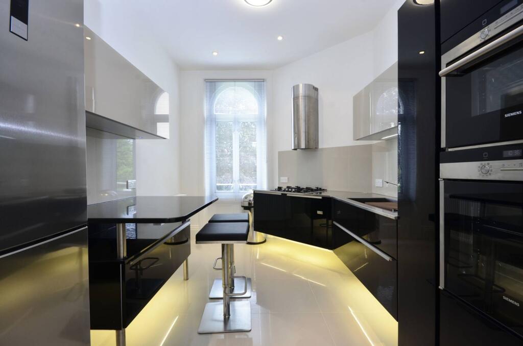 3 bed 1st Floor Flat for rent in London. From Foxtons - Hampstead