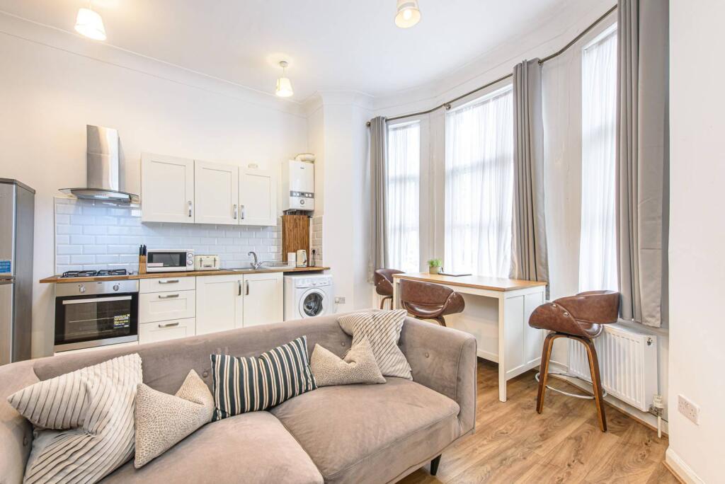 2 bed 1st Floor Flat for rent in London. From Foxtons - Hampstead