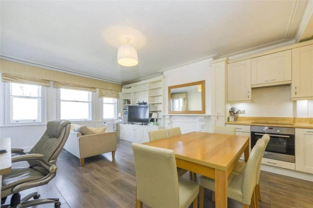 2 bed 1st Floor Flat for rent in Hampstead. From Foxtons - Hampstead