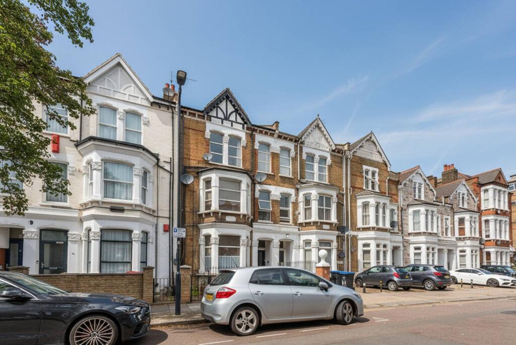 1 bed 1st Floor Flat for rent in Hampstead. From Foxtons - Hampstead