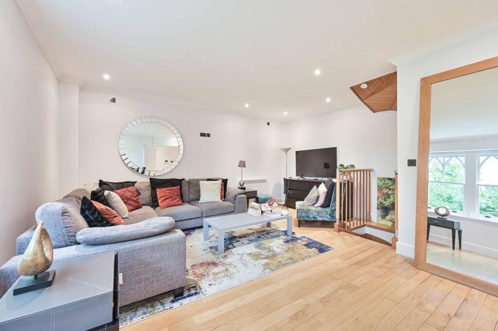 3 bed 1st Floor Flat for rent in Hampstead. From Foxtons - Hampstead