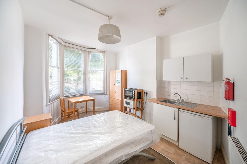 4 bed Annexe for rent in London. From Foxtons - Hampstead