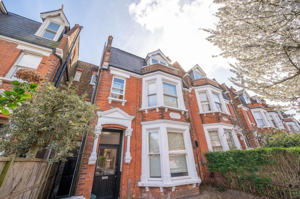 4 bed Studio for rent in Willesden. From Foxtons - Hampstead