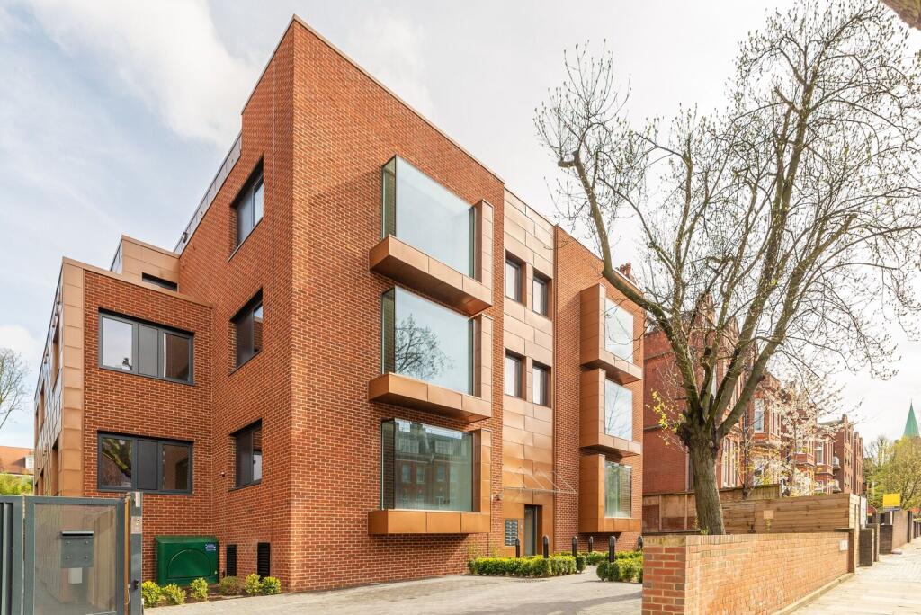 3 bed 1st Floor Flat for rent in Hampstead. From Foxtons - Hampstead