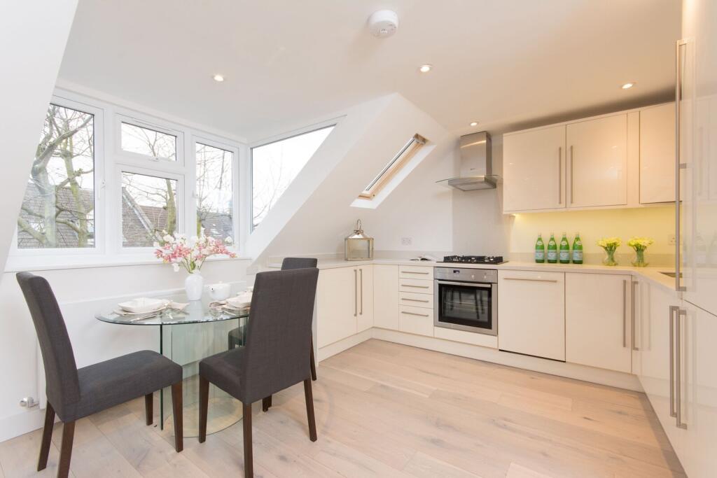 2 bed 1st Floor Flat for rent in Hampstead. From Foxtons - Hampstead