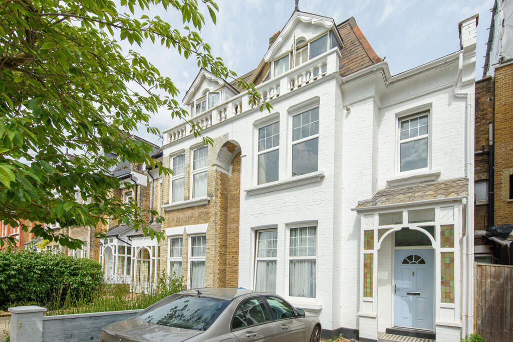 3 bed 1st Floor Flat for rent in London. From Foxtons - Hampstead